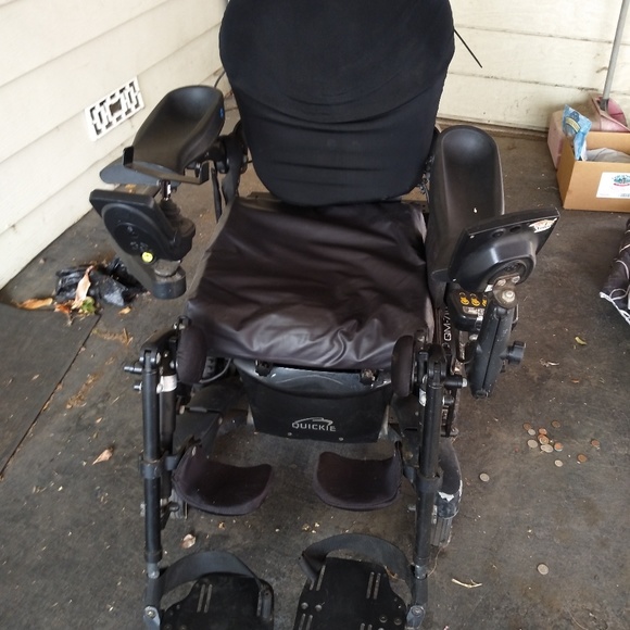 Motorize wheel chair for a paraplegic man disabled - Picture 5 of 7